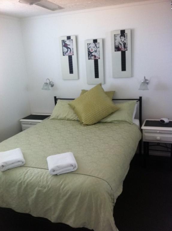Merrima Court Holidays Caloundra Buitenkant foto